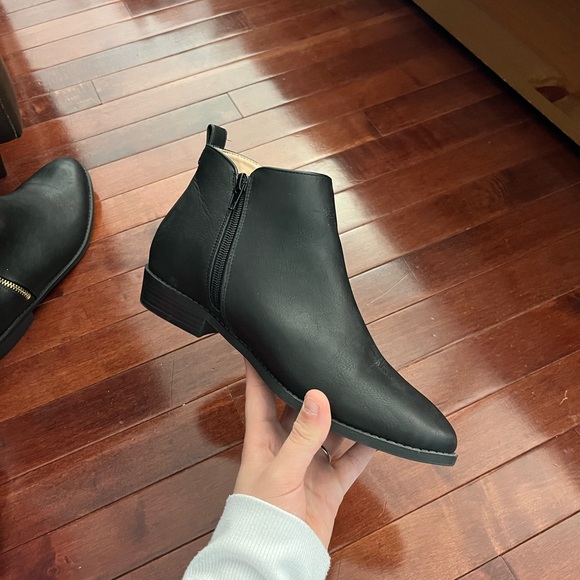 Short Black Boots - Picture 2 of 7